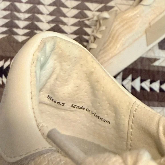 Dolce Vita Sneakers - Picture 3 of 5